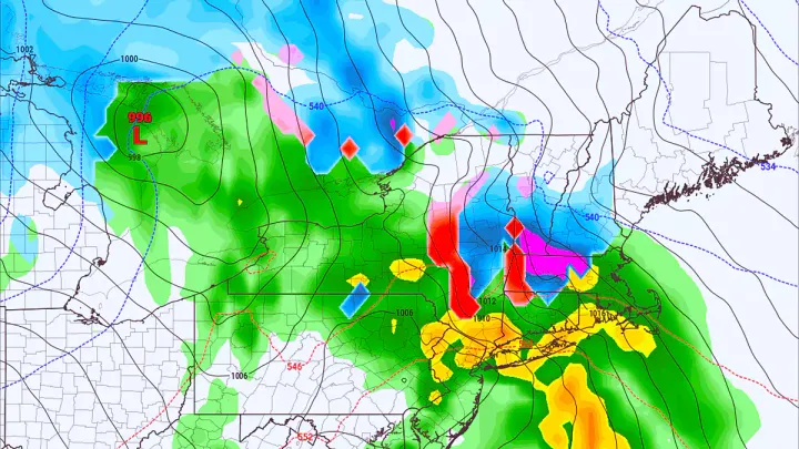This afternoon's GFS showing possibly the first notable snowstorm for the Northeast. 📷 PivotalWeather